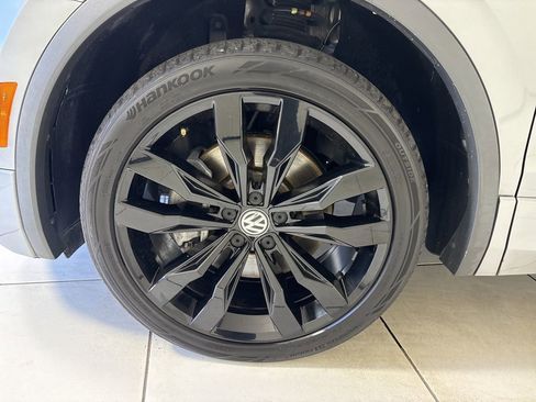 Used 2020 Volkswagen Tiguan SE R-Line image 9