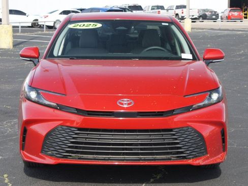 Used 2025 Toyota Camry LE w/ Convenience Package FWD image 24