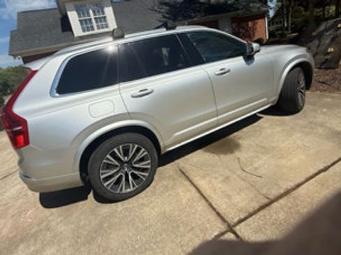 Used 2022 Volvo XC90 T6 Momentum w/ Climate Package AWD/4WD image 2
