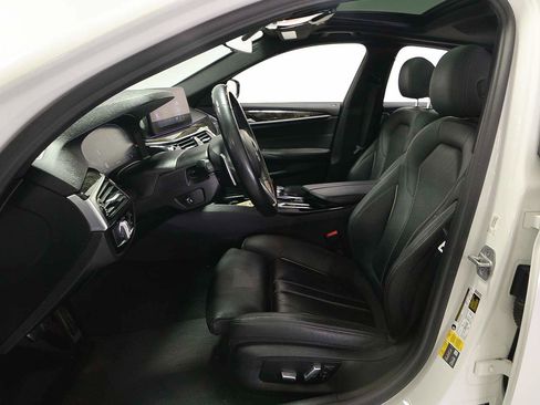 Used 2021 BMW 530e w/ M Sport Package RWD image 8