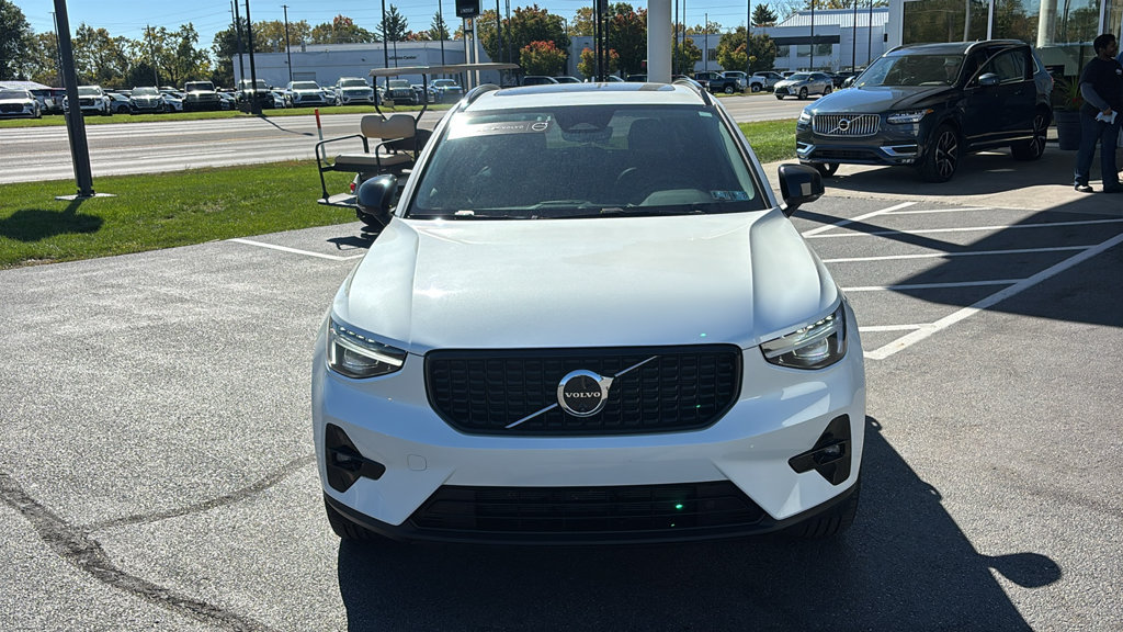 Certified 2026 Volvo XC40 B5 Plus AWD/4WD image 5