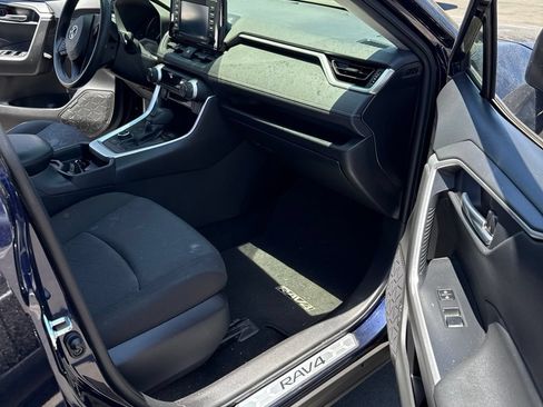 Used 2020 Toyota RAV4 XLE w/ Carpet Mat Package AWD/4WD image 7