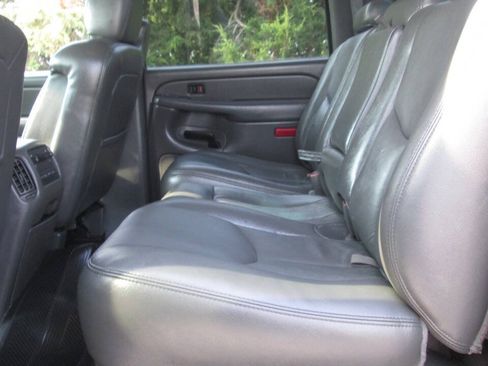 Used 2005 Chevrolet Silverado 2500 LT w/ Heavy-Duty Power Package AWD/4WD image 14