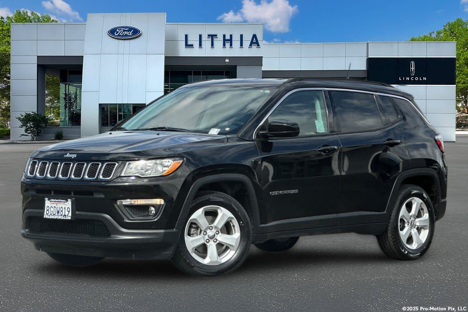 Used 2018 Jeep Compass Latitude FWD image 1