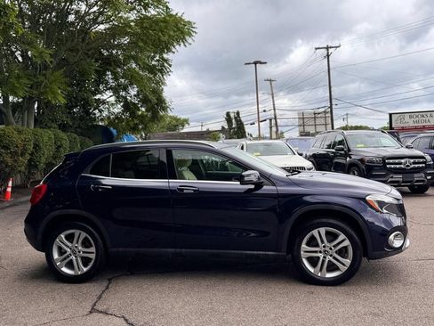 Used 2019 Mercedes-Benz GLA 250 4MATIC w/ Premium Package image 7