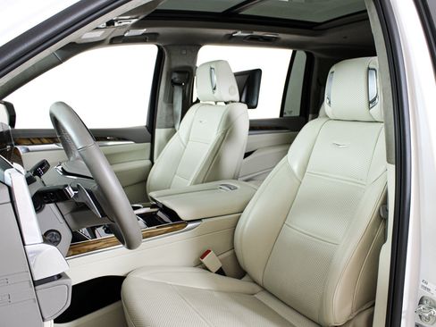 Used 2025 Cadillac Escalade ESV Sport Platinum RWD image 34