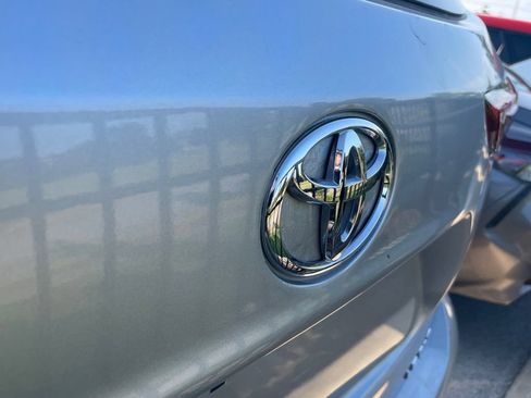 Used 2024 Toyota Highlander LE AWD/4WD image 8