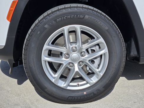 New 2026 Jeep Grand Cherokee L Laredo AWD/4WD image 10