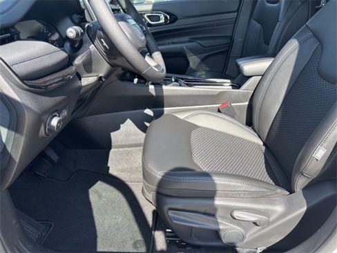 New 2026 Jeep Compass Latitude image 13