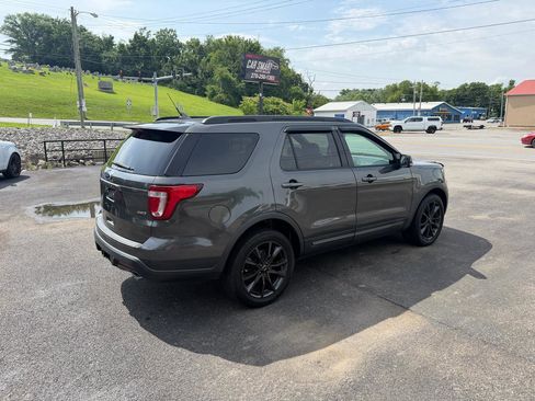 Used 2018 Ford Explorer XLT w/ Equipment Group 202A AWD/4WD image 5
