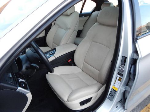 Used 2012 BMW 550i xDrive Sedan image 28