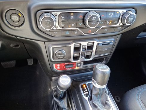 Used 2023 Jeep Wrangler Unlimited Rubicon 4xe w/ Cold Weather Group AWD/4WD image 19