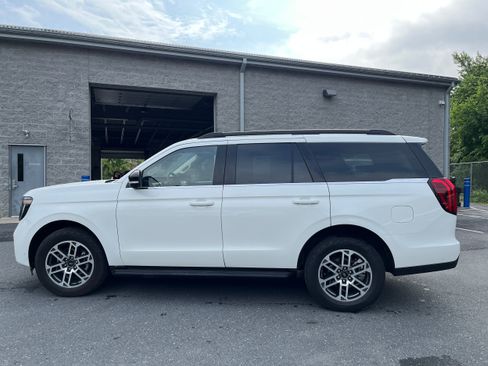Used 2025 Ford Expedition Active AWD/4WD image 7