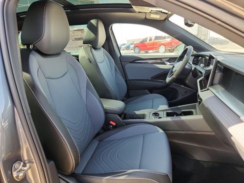 New 2026 Volkswagen Tiguan SE R-Line FWD image 15