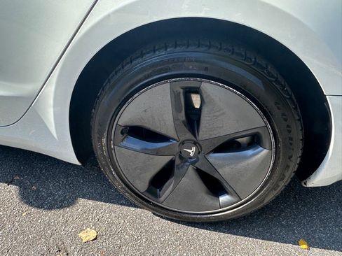 Used 2018 Tesla Model 3 Long Range image 13