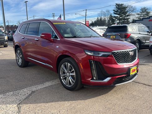 Used 2023 Cadillac XT6 Premium Luxury image 4