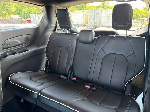 New 2027 Chrysler Pacifica Limited AWD/4WD image 24