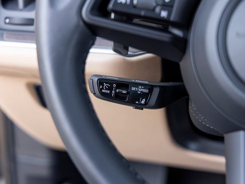 Certified 2025 Porsche Cayenne S AWD/4WD image 41