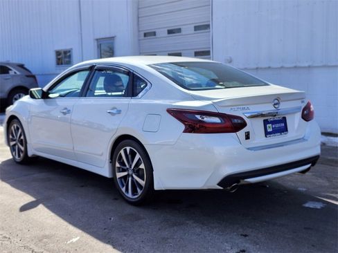 Used 2017 Nissan Altima 2.5 SR image 3