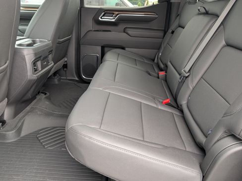 Used 2026 Chevrolet Silverado 1500 LT Trail Boss w/ Convenience Package II AWD/4WD image 16
