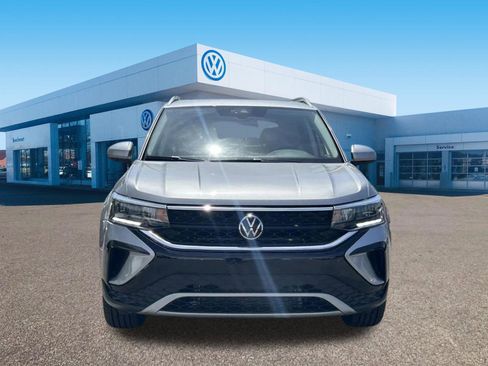 Used 2023 Volkswagen Taos SE w/ Panoramic Sunroof Package AWD/4WD image 2
