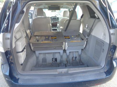 Used 2012 Toyota Sienna XLE image 27