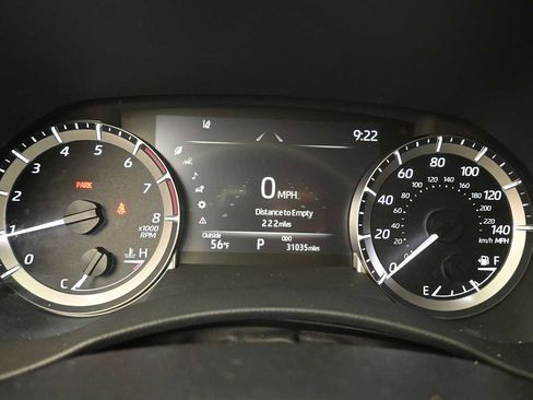 Used 2024 Toyota Highlander LE AWD/4WD image 7