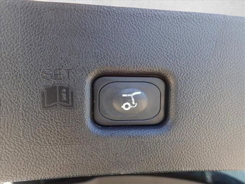 Used 2016 Lincoln MKX Reserve w/ Climate Package AWD/4WD image 9