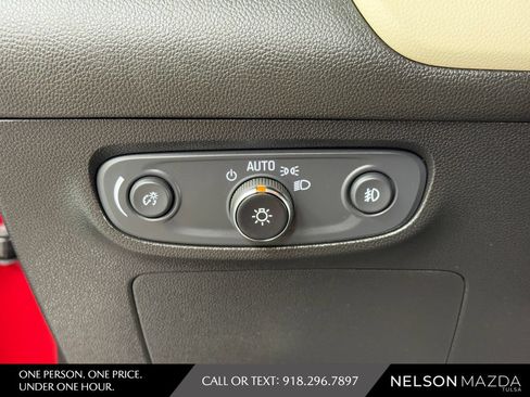 Used 2020 Buick Encore GX Essence w/ Experience Buick Package AWD/4WD image 29