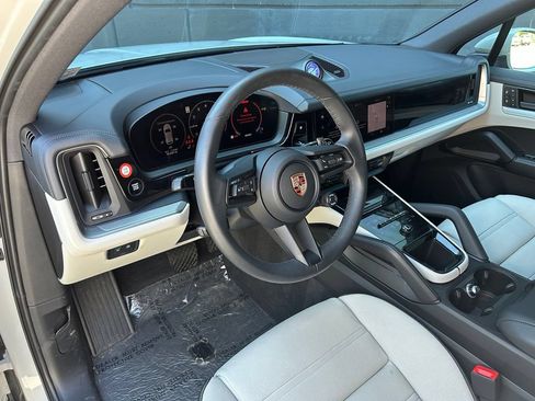 Certified 2026 Porsche Cayenne E-Hybrid AWD/4WD image 17