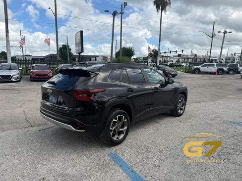 Used 2025 Chevrolet Trax LT FWD image 7