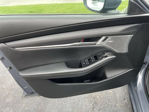 Used 2024 MAZDA MAZDA3 2.5 S Hatchback w/ Premium Pkg FWD image 4