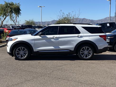 Used 2023 Ford Explorer XLT w/ Equipment Group 202A image 6