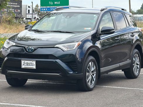 Used 2018 Toyota RAV4 LE AWD/4WD image 8