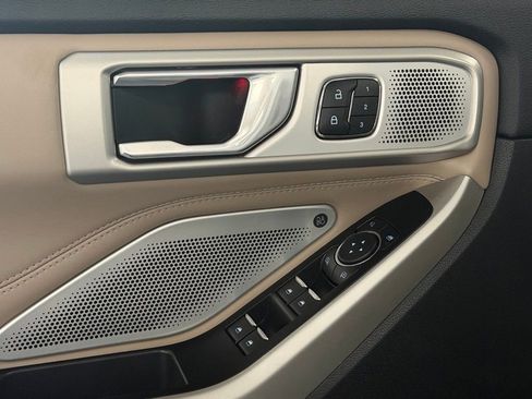 Used 2022 Ford Explorer Limited w/ Limited Technology Package image 13