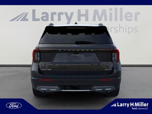 New 2026 Ford Explorer Active w/ Active Comfort Package image 5