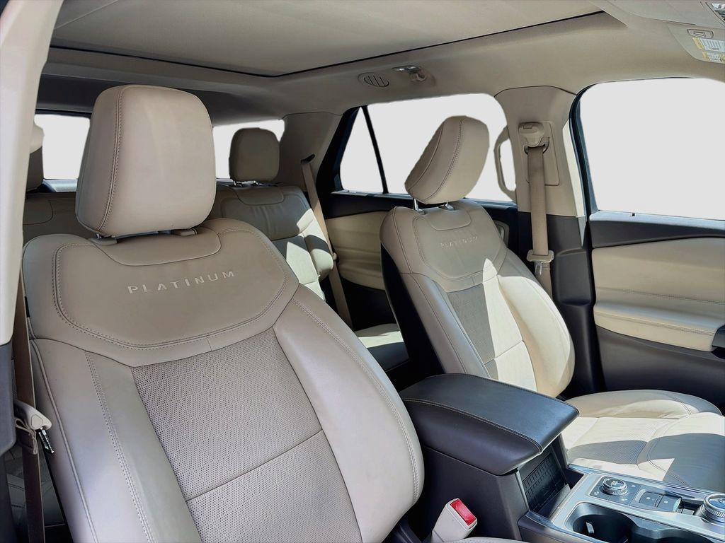 Used 2020 Ford Explorer Platinum w/ Premium Technology Package AWD/4WD image 31