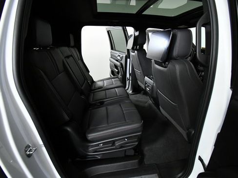 Used 2024 Chevrolet Suburban RST w/ Luxury Package image 25