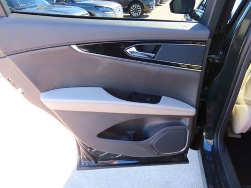 Certified 2022 Lincoln Nautilus Reserve image 18