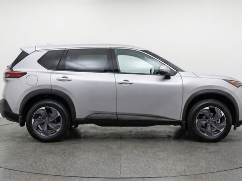 Used 2025 Nissan Rogue SV FWD image 11