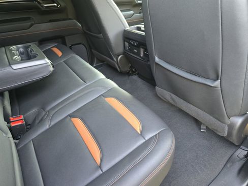 Used 2024 GMC Sierra 1500 AT4 w/ Technology Package AWD/4WD image 12