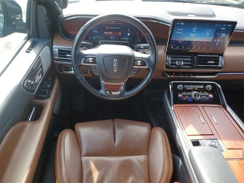 Certified 2023 Lincoln Navigator L Reserve image 16