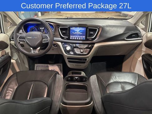 Used 2018 Chrysler Pacifica Touring-L image 2
