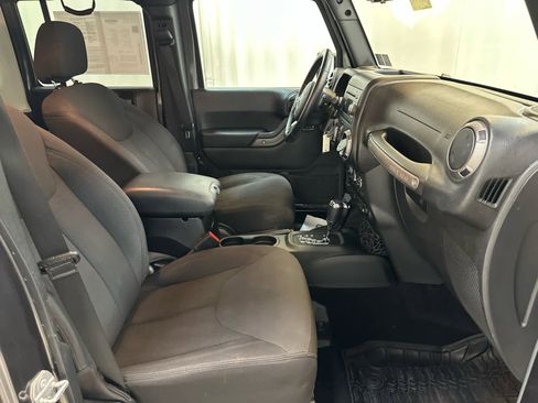 Used 2017 Jeep Wrangler Unlimited Sport w/ Quick Order Package 24S AWD/4WD image 13