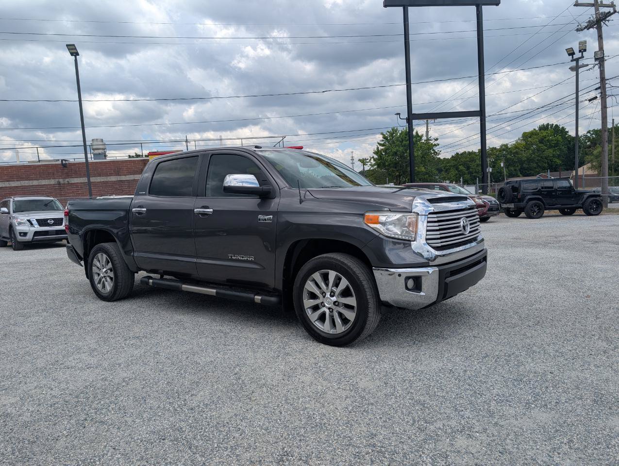 Used 2017 Toyota Tundra Limited w/ Limited Premium Package RWD image 3