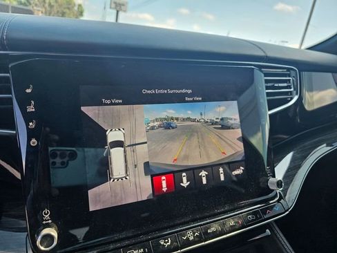 Used 2022 Jeep Wagoneer Series III w/ Premium Group I AWD/4WD image 23