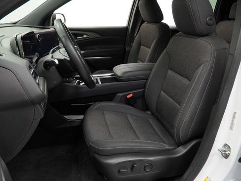 Used 2024 Chevrolet Traverse LT w/ Trailering Package FWD image 7