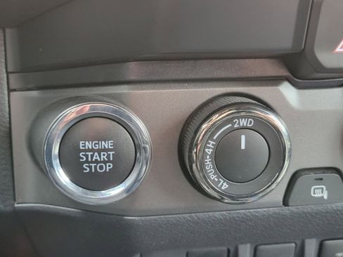 Used 2020 Toyota Tacoma TRD Sport w/ Technology Package AWD/4WD image 9