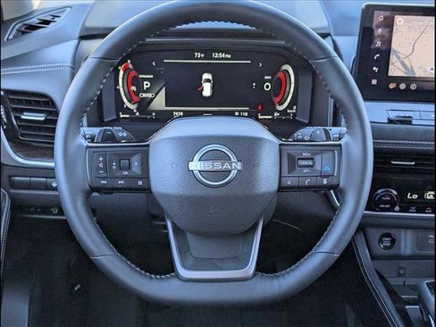 Used 2025 Nissan Rogue Platinum w/ Platinum Premium Package image 11