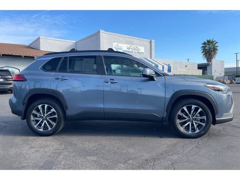 Used 2024 Toyota Corolla Cross XLE w/ Convenience Package image 7